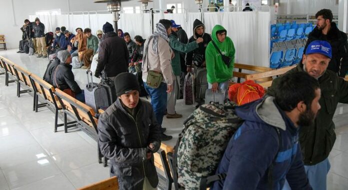 Primer Descenso en Años del Número de Refugiados: Muchos Regresan Por primera vez en años, cae el número de refugiados pero muchos regresan a un futuro incierto