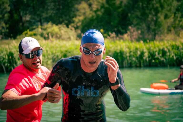 Una Pareja Refuerza Su Compromiso con el Deporte al Aire Libre en el IX Acuatlón Dani Molina