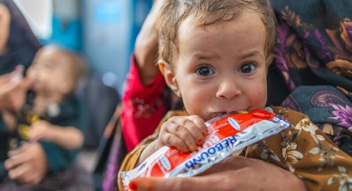 Crisis Alimentaria: 3,7 Millones de Niños en Afganistán en Peligro La crisis alimentaria amenaza a 3,7 millones de niños en Afganistán