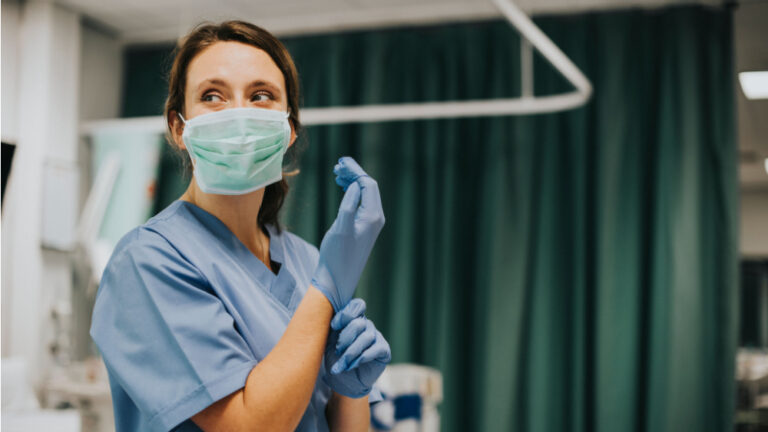 Crónica de la Crisis del Personal Sanitario en la UE: Urge una Solución Inmediata
