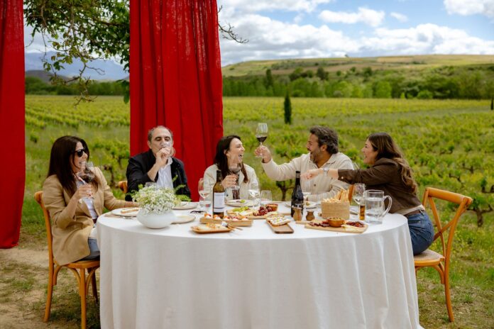 Cuando El Vino Invita a Parar: La Miniserie Digital de Cuando el vino invita a parar: así es 'Hechos para sentir', la miniserie digital de Ramón Bilbao