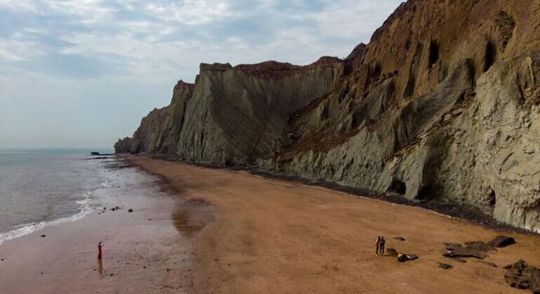 El Conflicto entre Estados Unidos e Irán Bloquea el Transporte Marítimo en Ormuz