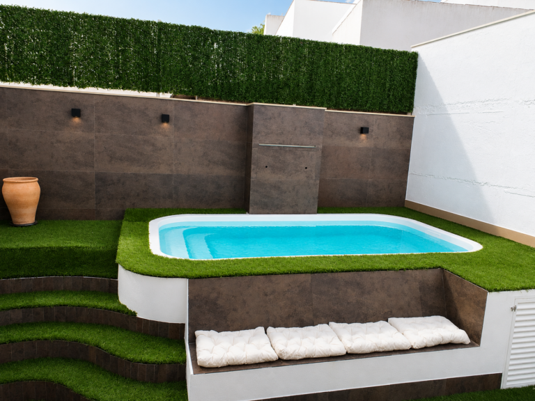 Piscinas de Poliester en Sevilla: El Atractivo que Aumenta el Valor de Venta y Alquiler de Tu Vivienda