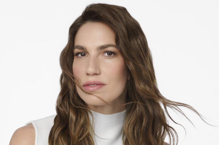 Salerm Cosmetics Lanza «Stop Caída»: Soluciones Profesionales para Fortalecer y Revitalizar el Cabello