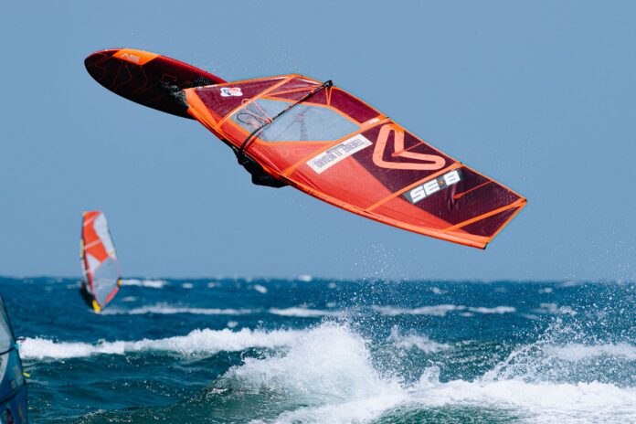 Tenerife Se Convierte en la Capital Mundial del Windsurf con El Wind&Waves Festival convertirá a Tenerife en capital mundial del windsurf del 31 de julio al 9 de agosto