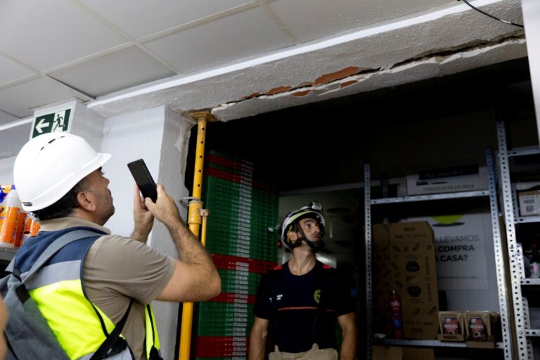 Arquitectos Técnicos y Bomberos Analizan Más de 3.000 Incidencias en Edificios de Granada