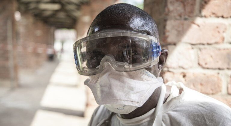 Avance de Dos Vacunas Contra el Ébola de Bundibugyo a Ensayos Clínicos en Humanos