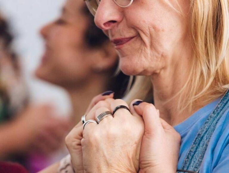 Descubre el Impacto de tus Raíces: Formación Online sobre Patrones Familiares en la Vida Adulta