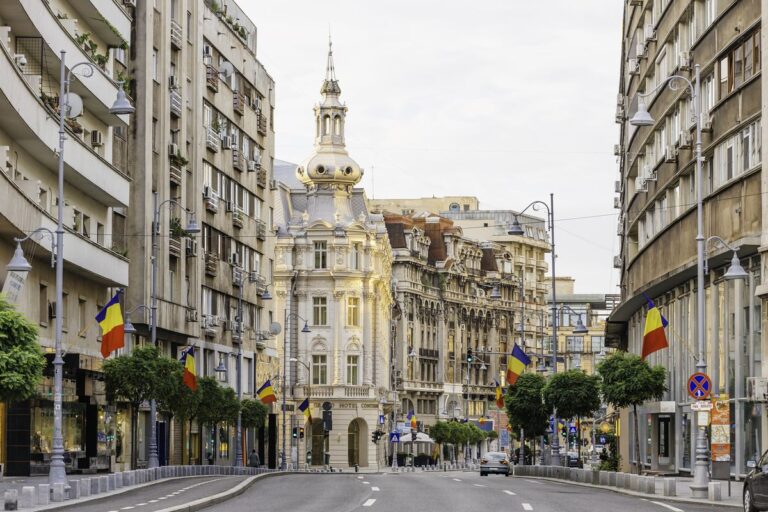 Los Viajes en Temporada Media: KAYAK Revela las Nuevas Tendencias de los Españoles