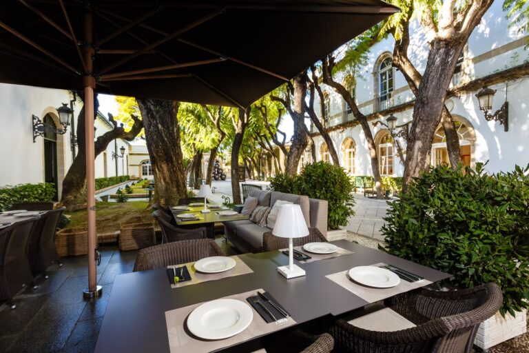 Toro Tapas Lanza Su Raw Bar: Una Experiencia Inigualable Desde Mediodía Hasta el Anochecer