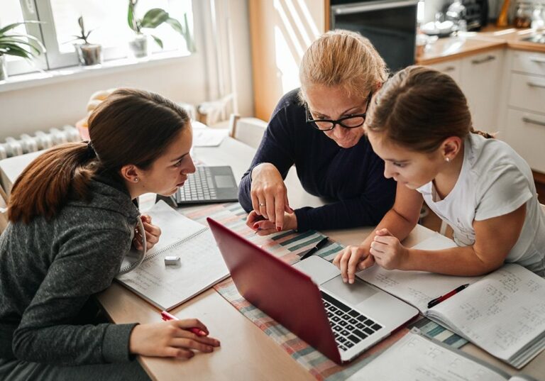 Crecer con la IA: El Riesgo de Perder el Pensamiento Crítico