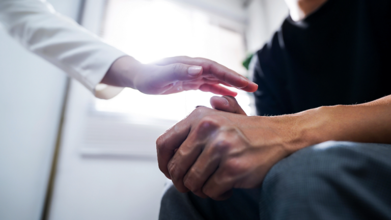 Disminución leve de suicidios en la UE en 2023: un rayo de esperanza en la salud mental europea