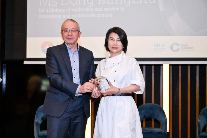 Dong Mingzhu Recibe el Galardón 'Cool Leader' por Su Contribución Dong Mingzhu recibe el galardón 'Cool Leader' por el aporte de una solución china para la gobernanza climática mundial