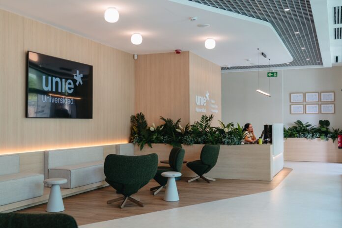 La Dra. Lisbet Destaca Cómo la IA y la Era La Dra. Lisbet, vicedecana de UNIE Universidad, afirma que la IA y la era digital están redefiniendo el sector dental