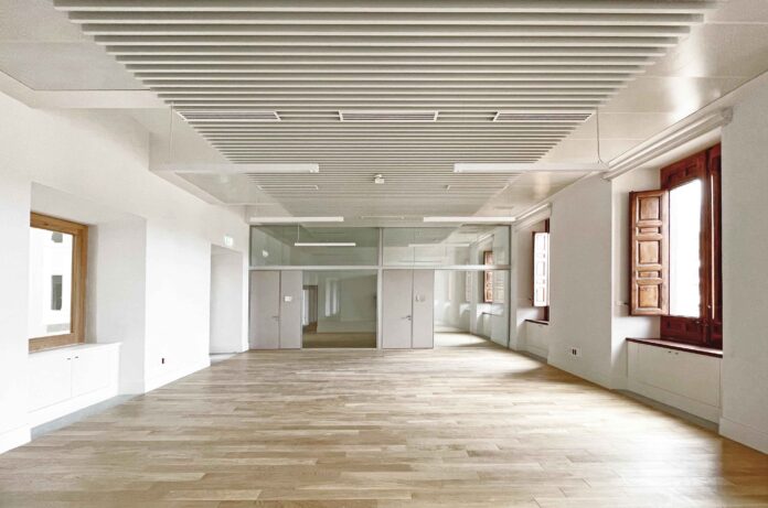 Nuncio Nuevo: Rehabilitación que Restablece Espacio y Luz en la Nuncio Nuevo, una rehabilitación que devuelve espacio y luz a la arquitectura de Haan