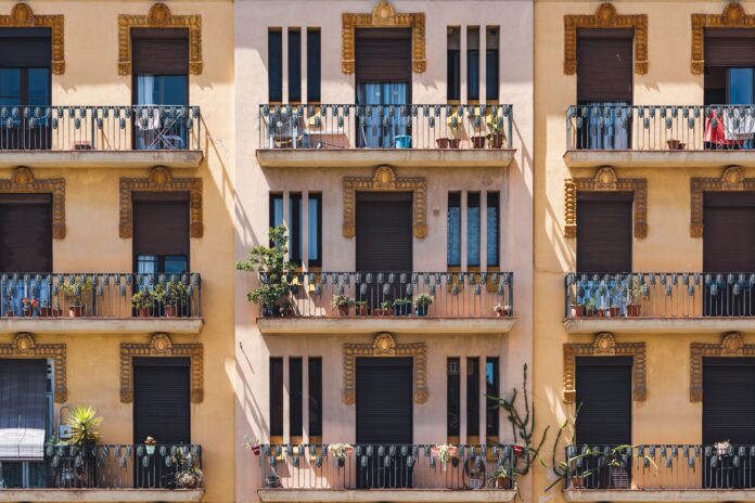 Alquileres en España: Cuatro de Cada Diez Viviendas Superan los Fachada