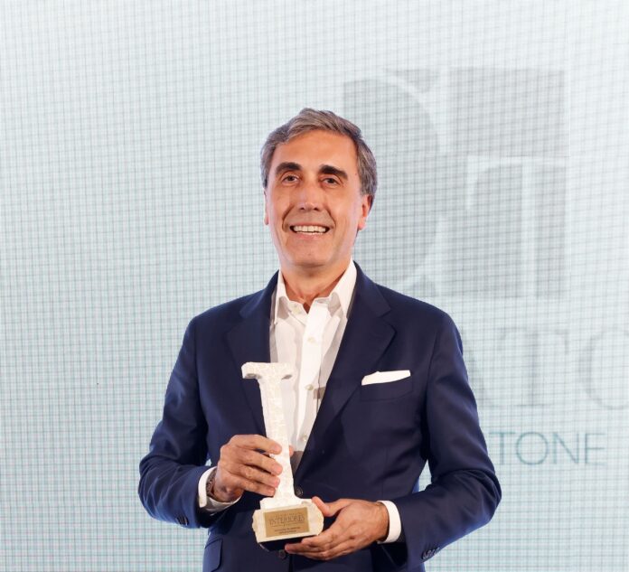 Ceratop®️ Reconocido con el Premio a la Innovación en Superficies Ceratop®️ recibe el Premio a la Innovación en superficies porcelánicas para encimeras en los Premios Interiores