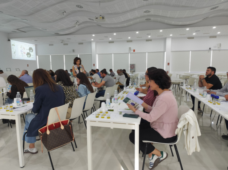 Dcoop Capacita a Más de 100 Profesionales para Garantizar la Calidad de sus Aceites