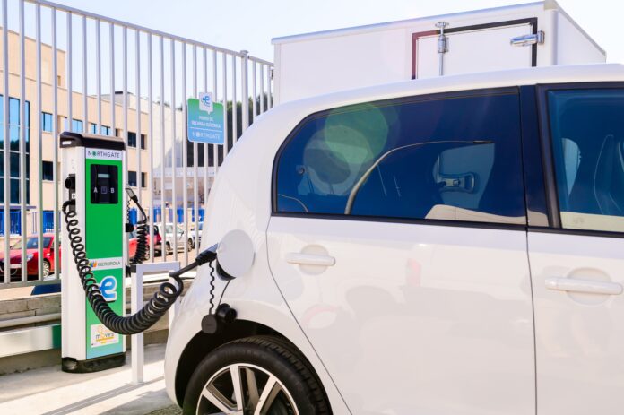 El 41,4 % de los Conductores Considera Adoptar un Vehículo El 41,4 % de los conductores se plantea pasarse a un vehículo eléctrico, según la última encuesta de movilidad de Northgate
