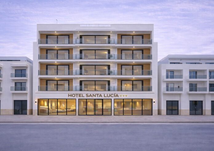 Hestia Fortalece su Negocio Hotelero en Sevilla con una Inversión Fachada Hotel Santa Lucía