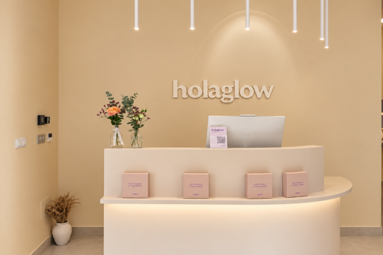 Holaglow Acelera su Expansión Nacional con Nuevas Clínicas en Bilbao y Sevilla, Prevé Alcanzar 5 Millones de Euros en 2026