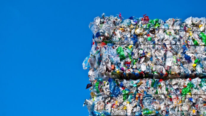 Residuos de Envases Plásticos en la UE: 35.9 kg por Plastic packaging waste in the EU: 35.9 kg per person - News articles