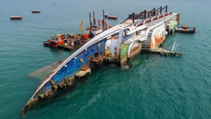 Veintidós Muertos en el Mundo Relacionados con Buques de la capsized ship.